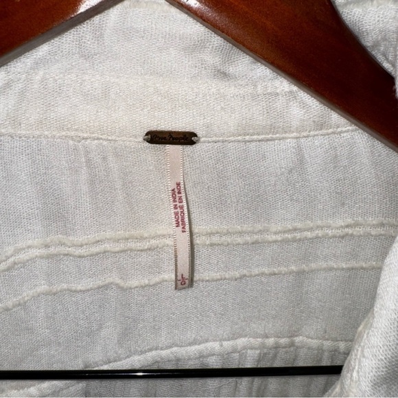Free People - Long, button-up, collared, oversized top. Off white/cream. Large - Picture 3 of 6